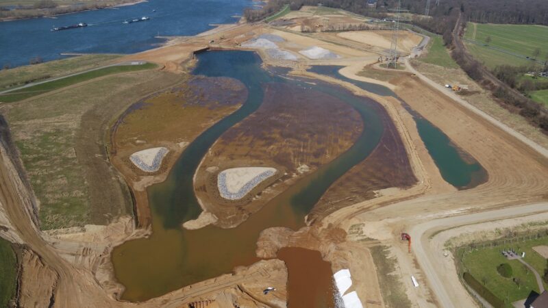Emschermündung: Abtrag des Rheindeiches