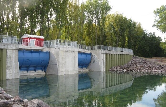 Klappenwehr am Reserveraum für Extremhochwasser Eich-Guntersblum am Rhein