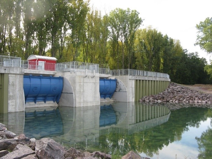 Klappenwehr am Reserveraum für Extremhochwasser Eich-Guntersblum am Rhein